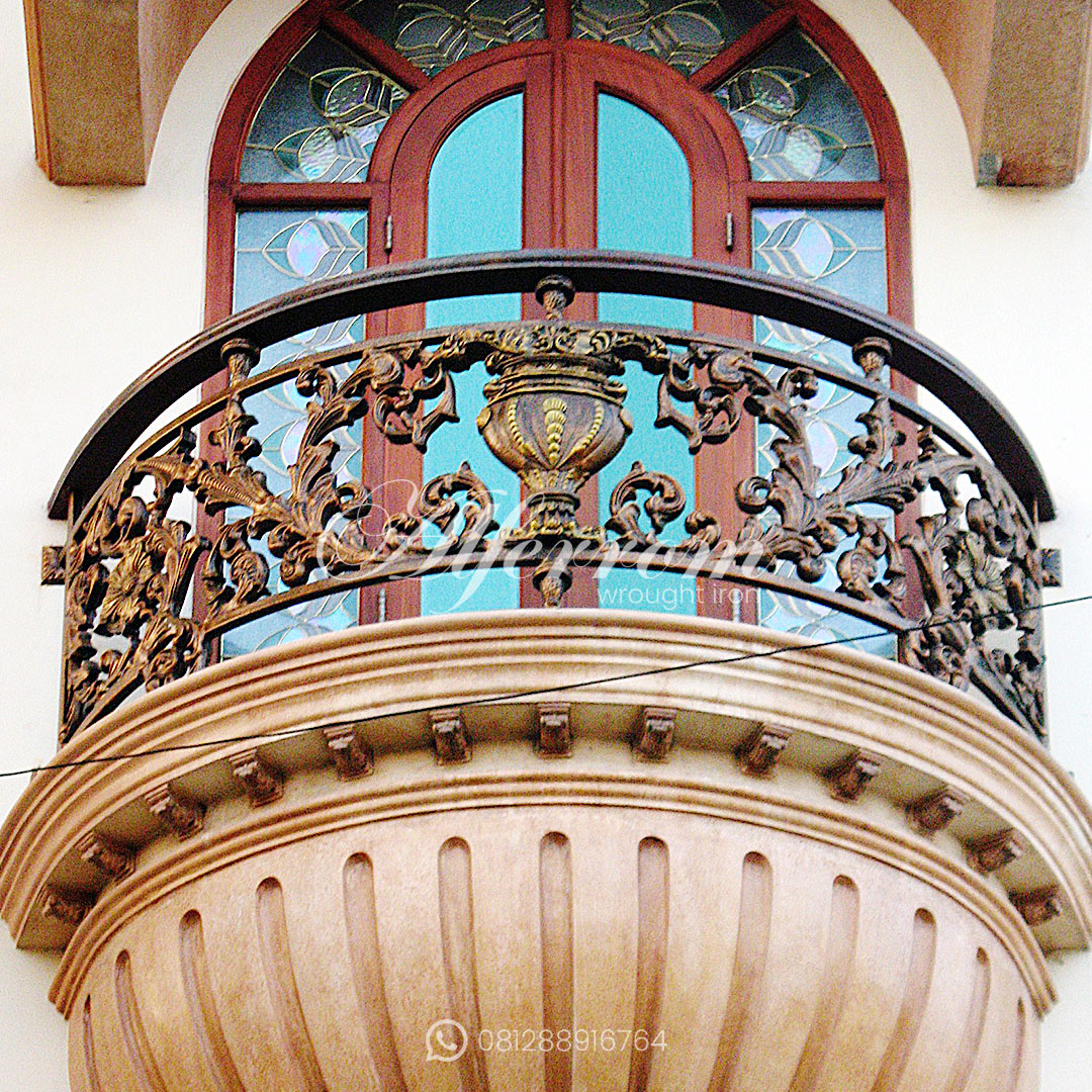 Railing Balkon Mewah Klasik